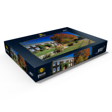 Darstellung des Puzzle Motivs Haus mit Halloween Dekoration, Maine, USA 1000 Puzzle Schachtel Ansicht1