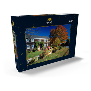 Darstellung des Puzzle Motivs Haus mit Halloween Dekoration, Maine, USA 1000 Puzzle Schachtel Ansicht2
