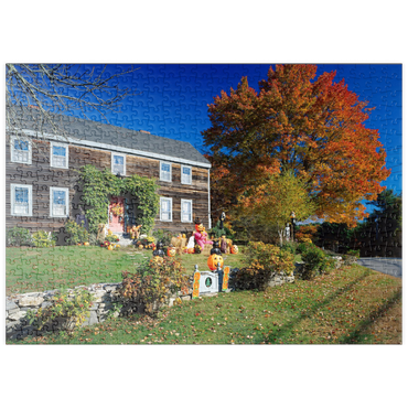 Darstellung des Puzzle Motivs puzzleplate Haus mit Halloween Dekoration, Maine, USA 500 Puzzle