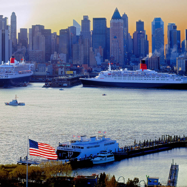 Darstellung des Puzzle Motivs Transatlantikliner Queen Mary 2 und Queen Elizabeth 2 im Hafen am Hudson River, Manhattan, New York City, New York, USA 100 Puzzle 3D Modell