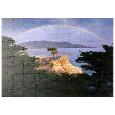 Darstellung des Puzzle Motivs puzzleplate Regenbogen über der Monterey-Zypresse (Lone Cypress) an der Pazifikküste bei 100 Puzzle