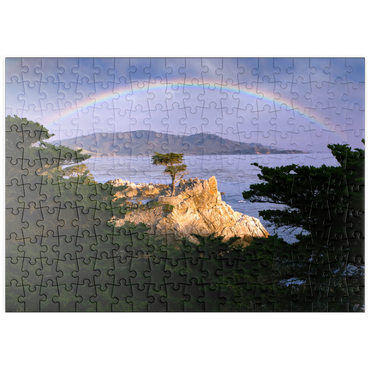 Darstellung des Puzzle Motivs puzzleplate Regenbogen über der Monterey-Zypresse (Lone Cypress) an der Pazifikküste bei 200 Puzzle