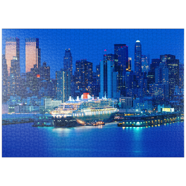 Darstellung des Puzzle Motivs puzzleplate Transatlantikliner Queen Mary 2 im Hafen am Hudson River, Manhattan, New York City, New York, USA 1000 Puzzle