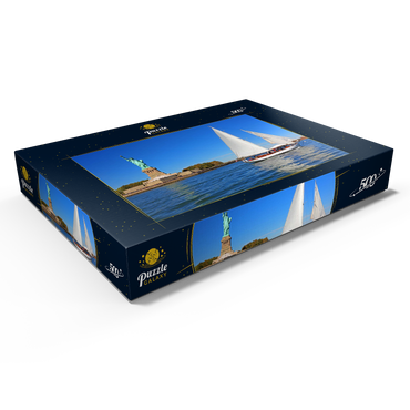 Darstellung des Puzzle Motivs Segelboot mit der Freiheitsstatue, Liberty Island, New York City, New York, USA 500 Puzzle Schachtel Ansicht1