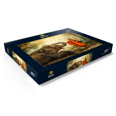 Darstellung des Puzzle Motivs Mönch Wandern mit dem schicken Elefanten im Wald. 100 Puzzle Schachtel Ansicht1