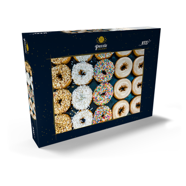 Darstellung des Puzzle Motivs Frische Donuts mit verschiedenen Belägen aus der örtlichen Bäckerei. 1000 Puzzle Schachtel Ansicht2