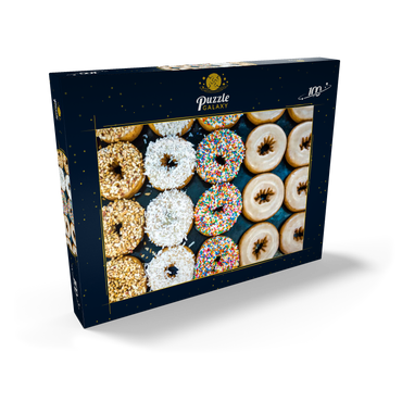 Darstellung des Puzzle Motivs Frische Donuts mit verschiedenen Belägen aus der örtlichen Bäckerei. 100 Puzzle Schachtel Ansicht2