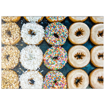 Darstellung des Puzzle Motivs puzzleplate Frische Donuts mit verschiedenen Belägen aus der örtlichen Bäckerei. 500 Puzzle