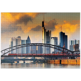 Darstellung des Puzzle Motivs Skyline von Frankfurt und Deutschherrnbrücke im Abendlicht - Puzzleteile: 1000
