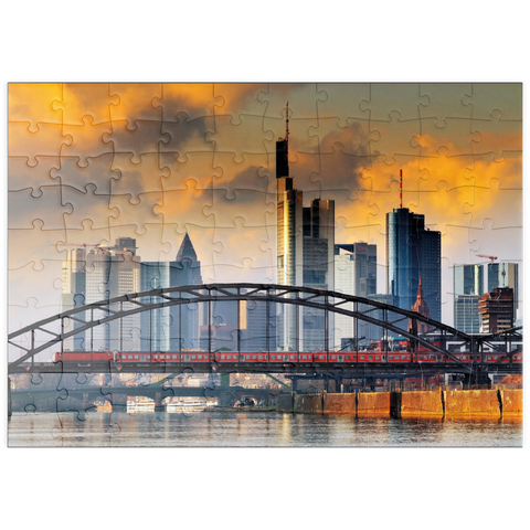 puzzleplate Skyline von Frankfurt und Deutschherrnbrücke im Abendlicht 100 Puzzle