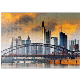 Darstellung des Puzzle Motivs Skyline von Frankfurt und Deutschherrnbrücke im Abendlicht - Puzzleteile: 200