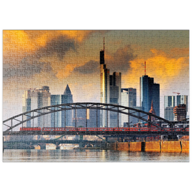 Darstellung des Puzzle Motivs Skyline von Frankfurt und Deutschherrnbrücke im Abendlicht - Puzzleteile: 500