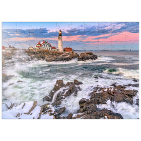 Darstellung des Puzzle Motivs Portland Head Light – Winterliche Küstenlandschaft in Maine - Puzzleteile: 100