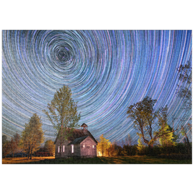 Darstellung des Puzzle Motivs Spektakuläre Startrails über einer verlassenen Schule - Puzzleteile: 1000