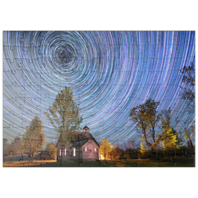 Darstellung des Puzzle Motivs Spektakuläre Startrails über einer verlassenen Schule - Puzzleteile: 100
