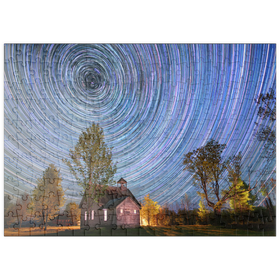 Darstellung des Puzzle Motivs Spektakuläre Startrails über einer verlassenen Schule - Puzzleteile: 200