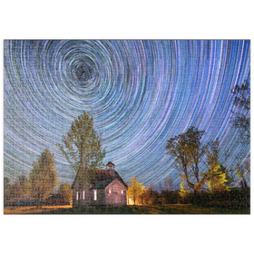 Darstellung des Puzzle Motivs Spektakuläre Startrails über einer verlassenen Schule - Puzzleteile: 500