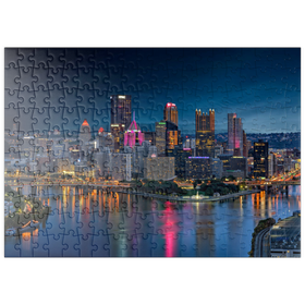 Darstellung des Puzzle Motivs Pittsburgh Skyline – Nächtliche Lichter am Three Rivers Point - Puzzleteile: 200