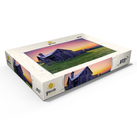 Alternative Darstellung des Puzzle-Motivs Rustikale Scheune bei Sonnenuntergang - Ruhige Szene auf dem Lande – Puzzleteile: 1000