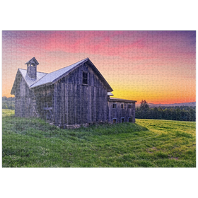 Darstellung des Puzzle Motivs Rustikale Scheune bei Sonnenuntergang - Ruhige Szene auf dem Lande - Puzzleteile: 1000