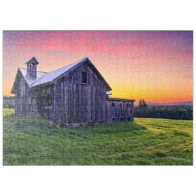 Darstellung des Puzzle Motivs Rustikale Scheune bei Sonnenuntergang - Ruhige Szene auf dem Lande - Puzzleteile: 500