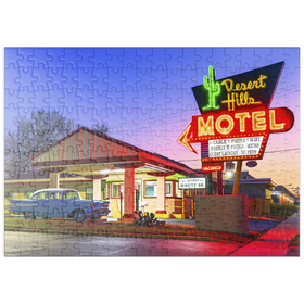 Darstellung des Puzzle Motivs Desert Hills Motel - Klassische Route 66 Neon-Nostalgie - Puzzleteile: 200