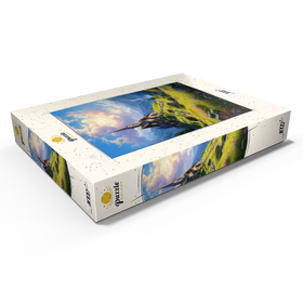 Darstellung des Puzzle Motivs Kapelle auf einem sonnenbeschienenen Berg - Puzzleteile: 1000