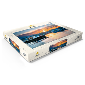 Darstellung des Puzzle Motivs Fischerboote bei Sonnenuntergang im Küstenhafen - Puzzleteile: 100
