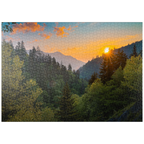 Darstellung des Puzzle Motivs Sonnenaufgang über bewaldetem Bergtal puzzleplate Sunrise Over Forested Mountain Valley 1000 Puzzle