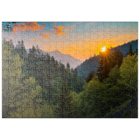 Darstellung des Puzzle Motivs Sonnenaufgang über bewaldetem Bergtal puzzleplate Sunrise Over Forested Mountain Valley 200 Puzzle