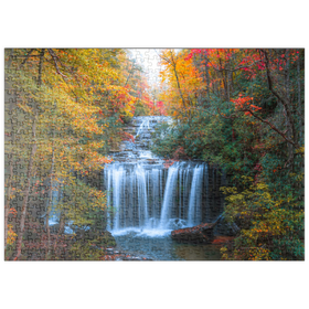Darstellung des Puzzle Motivs Herbstlicher Wasserfall, umgeben von buntem Laub - Puzzleteile: 500