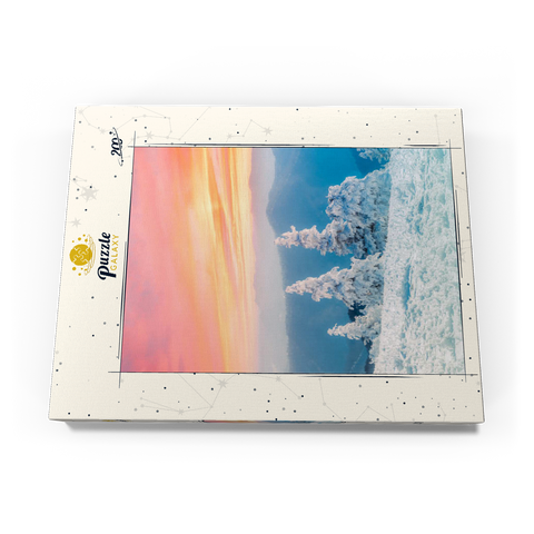 Darstellung des Puzzle Motivs Schneebedeckte Bäume bei Sonnenuntergang im Wintergebirge Snow-Covered Trees at Sunset in Winter Mountains 200 Puzzle Schachtel Ansicht3