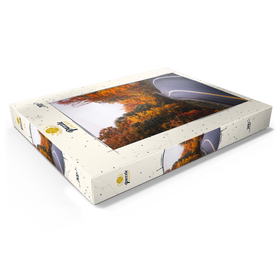 Darstellung des Puzzle Motivs Kurvenreiche Straße durch lebendigen Herbstwald - Puzzleteile: 200