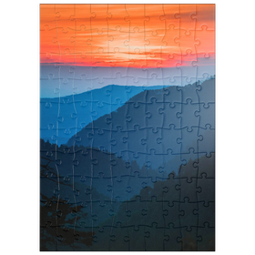 Darstellung des Puzzle Motivs Sonnenuntergang über geschichteten Gebirgsketten - Puzzleteile: 100