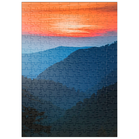 Darstellung des Puzzle Motivs Sonnenuntergang über geschichteten Gebirgsketten puzzleplate Sunset Over Layered Mountain Ranges 200 Puzzle