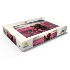 Darstellung des Puzzle Motivs Brauner-Labrador im blühenden rosa Feld - Puzzleteile: 500