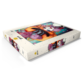 Alternative Darstellung des Puzzle-Motivs Verspielte Frau mit gestreiftem Zylinderhut und floralen Akzenten – Puzzleteile: 200