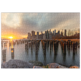Darstellung des Puzzle Motivs Sonnenuntergang über der Skyline von Manhattan von Brooklyn aus - Puzzleteile: 500