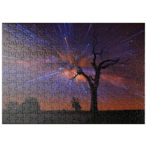 Darstellung des Puzzle Motivs Strahlender Sternenhimmel über einem einsamen Baum bei Nacht puzzleplate Radiant Starburst Sky over Lone Tree at Night 200 Puzzle