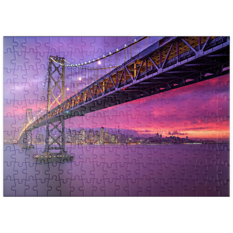 Darstellung des Puzzle Motivs San Francisco Bay Bridge bei Sonnenuntergang – Blick auf die Lichter der Stadt puzzleplate San Francisco Bay Bridge at Sunset – City Lights View 200 Puzzle