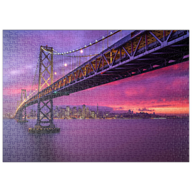 Darstellung des Puzzle Motivs San Francisco Bay Bridge bei Sonnenuntergang – Blick auf die Lichter der Stadt - Puzzleteile: 500