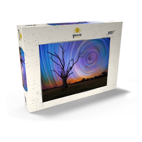 Darstellung des Puzzle Motivs Sternspuren über Lone Tree – Kosmischer Nachthimmel Star Trails Over Lone Tree – Cosmic Night Sky 1000 Puzzle Schachtel Ansicht2