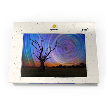 Darstellung des Puzzle Motivs Star Trails Over Lone Tree – Cosmic Night Sky 1000 Puzzle Schachtel Ansicht3