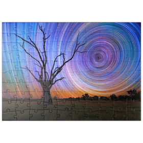 Darstellung des Puzzle Motivs Sternspuren über Lone Tree – Kosmischer Nachthimmel - Puzzleteile: 100