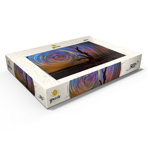 Darstellung des Puzzle Motivs Bunte Sternspuren über einem kahlen Baum – Spirale am Nachthimmel Colorful Star Trails Above Barren Tree – Night Sky Spiral 500 Puzzle Schachtel Ansicht1