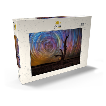 Darstellung des Puzzle Motivs Colorful Star Trails Above Barren Tree – Night Sky Spiral 500 Puzzle Schachtel Ansicht2