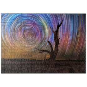 Darstellung des Puzzle Motivs Bunte Sternspuren über einem kahlen Baum – Spirale am Nachthimmel - Puzzleteile: 500