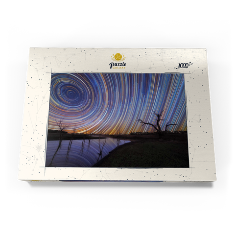 Darstellung des Puzzle Motivs Australische Sternspuren über einer sich spiegelnden Landschaft Australian Star Trails Over Reflected Landscape 1000 Puzzle Schachtel Ansicht3