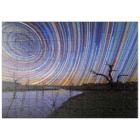 Darstellung des Puzzle Motivs Australische Sternspuren über einer sich spiegelnden Landschaft - Puzzleteile: 100