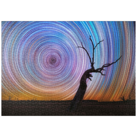 Darstellung des Puzzle Motivs Lebhafte Sternspuren über einem Baum im australischen Outback puzzleplate Vibrant Star Trails Over Australian Outback Tree 1000 Puzzle